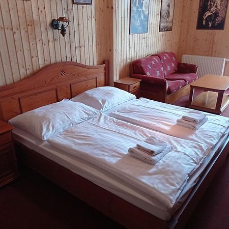 Ranc Kostelany Hotel Kroměříž Buitenkant foto