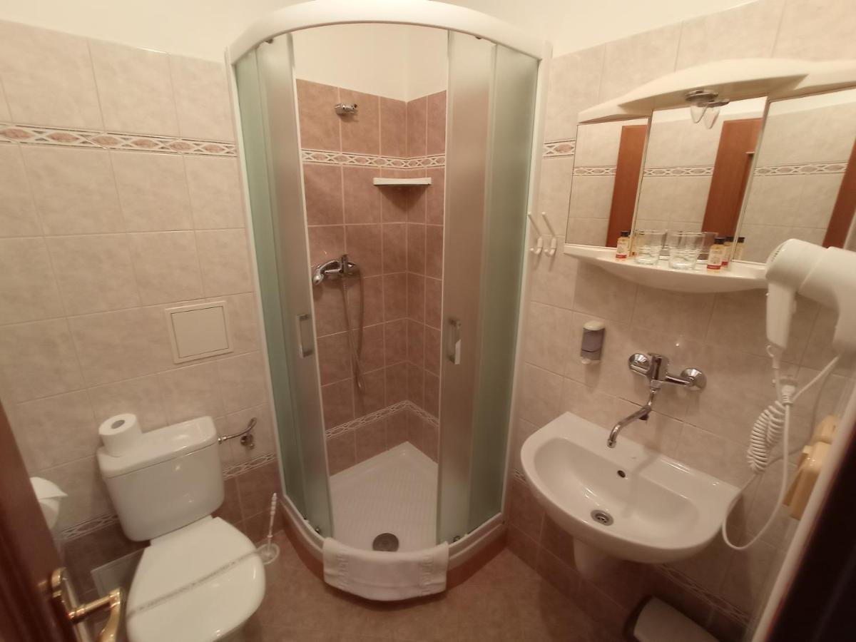 Ranc Kostelany Hotel Kroměříž Buitenkant foto