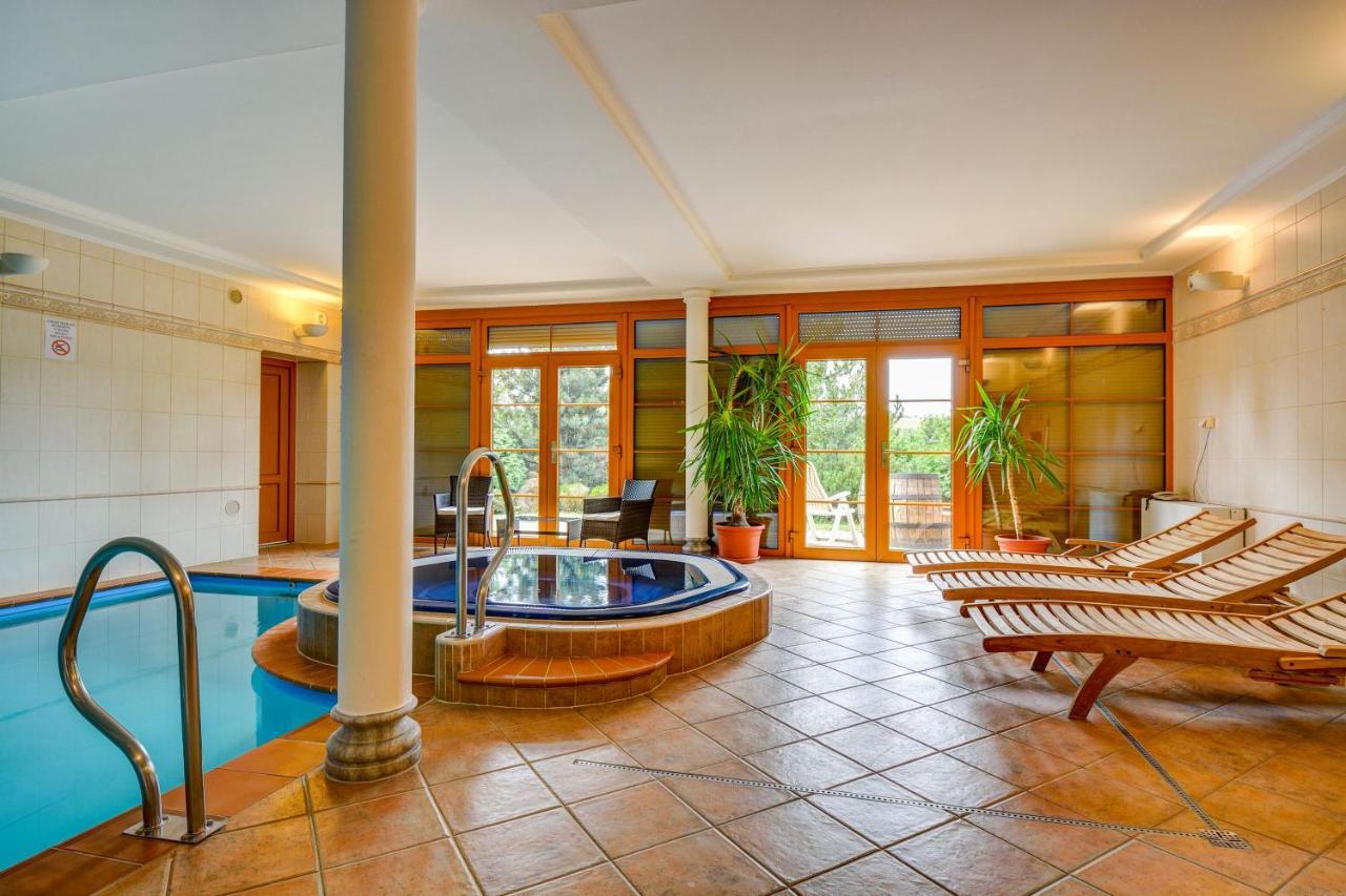 Ranc Kostelany Hotel Kroměříž Buitenkant foto